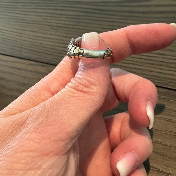 JOHN HARDY Dot Sterling Silver
18K Yellow Gold Ayu Petite Leaf Wrap
Ring Sz 6.5 - Picture 7 of 8